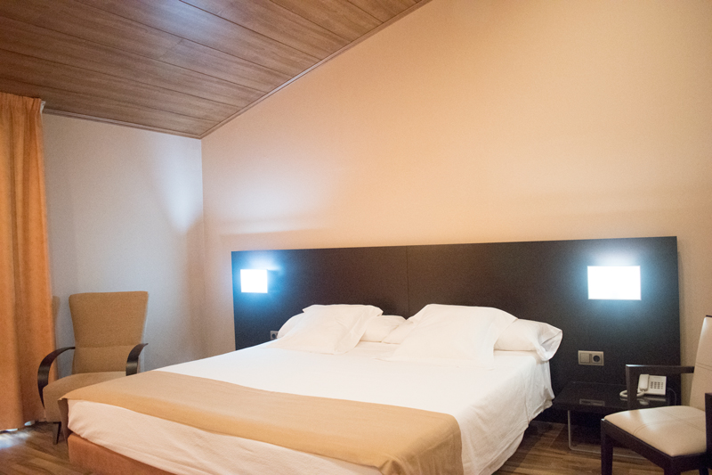 Primera vista a l'habitació d'una suite a Hotel Ramon